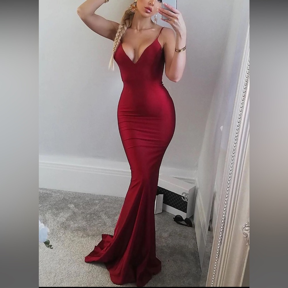 Fashion Nova - Red mermaid strap dress with open back